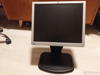 Monitor HP 1740, úhl. 44 cm - 3