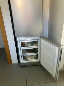 Funkční lednice s mrazákem za odvoz - 3