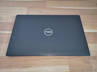 Čtyřjádrový notebook Dell Latitude 3520 - 3