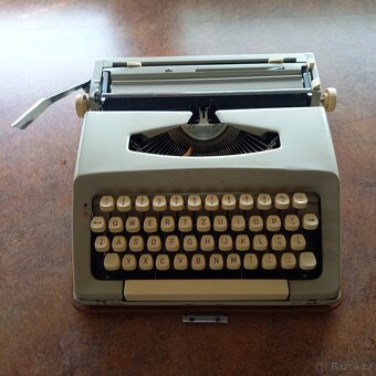 Kufříkový psací stroj - 3