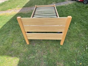 Dřevěná postel s roštem - 3