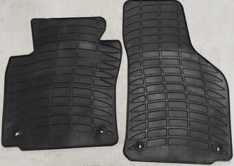 Prodám  sadu gumových autokoberců ŠKODA OKTAVIA - 2 - 3