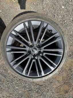 Alu Audi A4 S4 8W B9 245/40/19 zimní M+S 6+ mm - 3