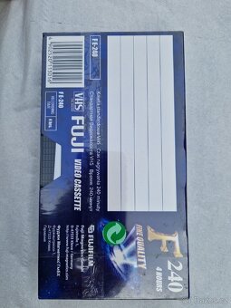 VHS kazety, ještě nerozbalené - 3