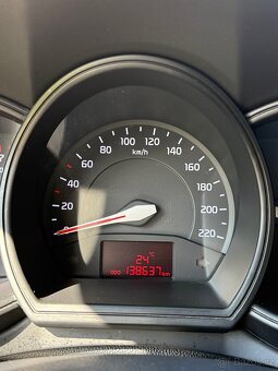 Kia RIO 2011 1.4cvvt - 3