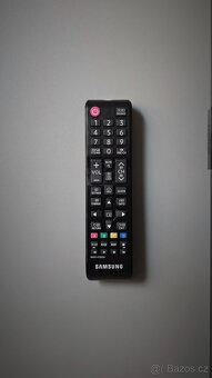 Samsung 43" Smart TV (4K UHD) - 3
