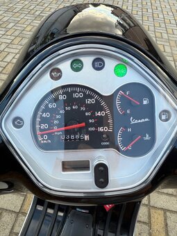 Piaggio Vespa GTS 300 - 3