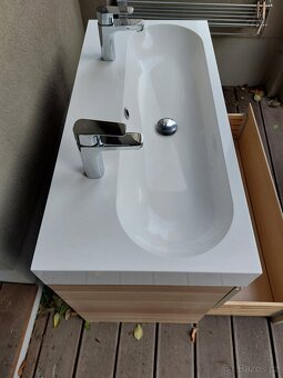 Umyvadlová skříňka s umyvadlem - 3