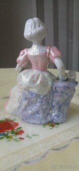 Porcelánová soška ,,B" - 3