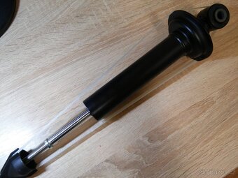 Tlumič pérování Suzuki Samurai. - 3