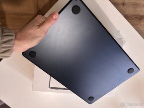 MacBook Air 13.6” (2022) - 8 GB RAM, 512 GB SSD, téměř nový - 3
