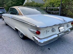 Plymouth sport fury 1961 americký křižník ,,rezervace,, - 3