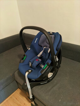 Maxi-Cosi Pebble 360 s otočnou základnou FamilyFix Pro - 3