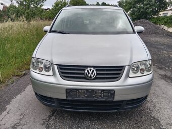 Volkswagen Touran 7 míst - 3