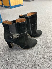 Kožené elegantní kozačky nízké vel37 značky Scholl - 3