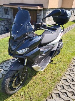 Prodám skútra Aprilia SR GT 200 - 3