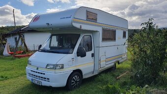 Obytné auto Eura Mobil 590 LSS, 6 míst - 3