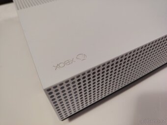 XBOX ONE S 1TB TOP - 3