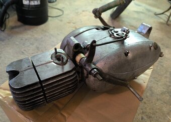 Jawa 50 pionýr - motor - 3