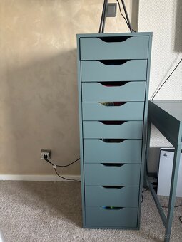 Psaci stul a skrin - 3