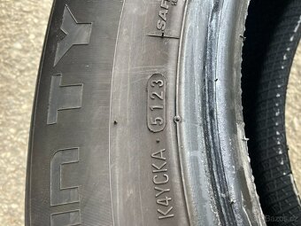 Pneu Nokian 215/65 R16 - 3