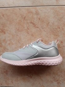 Tenisky sportovní zn. Reebok vel. 35 (230mm stélka) - 3