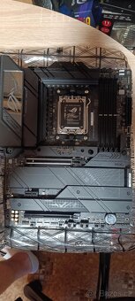 ASUS ROG Strix X670E-F GAMING WiFi - 3