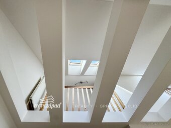 Prodej prostorného mezonetového bytu 4+kk o výměře 118 m2 - 3