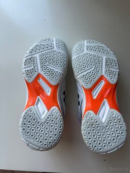 Yonex Power Cushion 65X 39.5 – 1200 Kč - 3