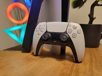 PS5 Slim Digital s krabicí, velmi pěkný stav. - 3