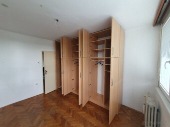 Prodám tři elegantní skříně – ideální úložný prostor - 3