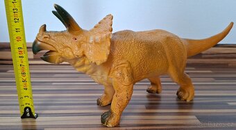 17 figurek dinosaurů - 3