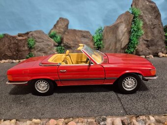 Prodám model 1:18 Mercedes Benz 350 SL - 3