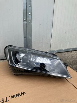 xenon xenon svetlo skoda superb iii 3 pravy B - 3