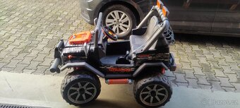 Elektrické dětské autíčko Peg Perego Gaucho Rock In - 3