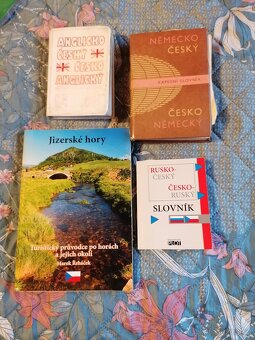 Knížky, mapy, upominkove předměty aj. - 3