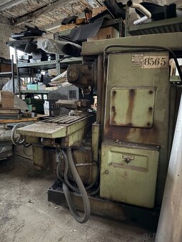 Ruská univerzální frézka 6Р82Г – (SSSR, 1976) - 3