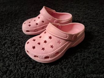 Žabky a crocsy - 3