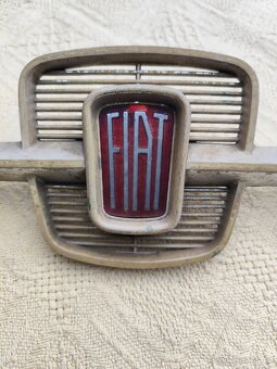 Přední znak Fiat 600 D - 3