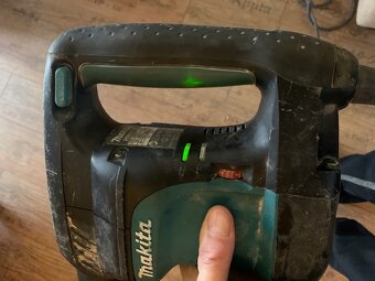 Prodám použité funkční bourací kladivo MAKITA HM0870C - 3