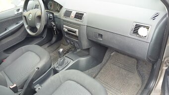 Škoda Fabia 1.4 16v rok 2005 klima - 3