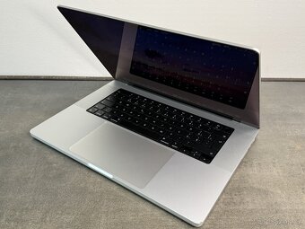 MacBook Pro 16'' 2021 / M1 Pro / 16GB / 512GB SSD / Silver - 3