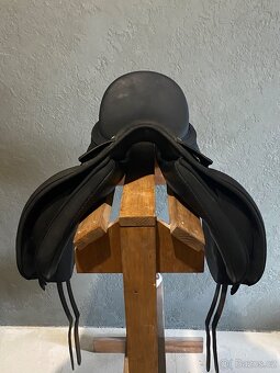 Drezurní sedlo Wintec Isabel 16,5” - 3