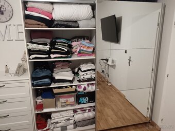 šatní skříň s velkým úložným prostorem - 3