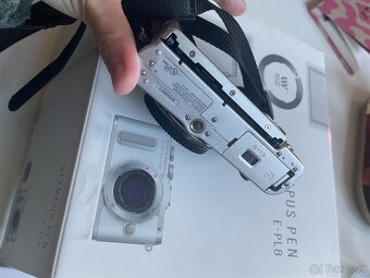 Olympus PEN E-PL 8 kompletní balení - 3