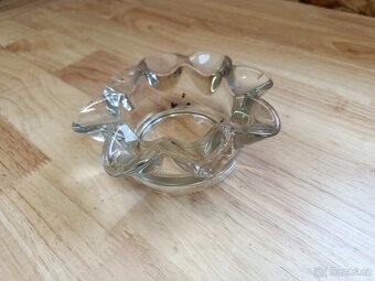 Starý skleněný popelník - 3