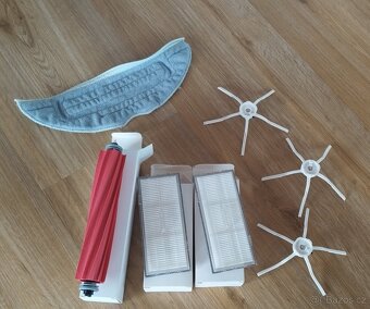 Roborock S7 i s náhradním příslusenstvím - 3