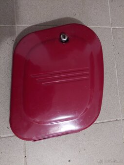 Jawa kyvacka, panelka - naradovy kastlik - 3