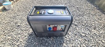 Výkonná elektrocentrála 380 i 220 - 3