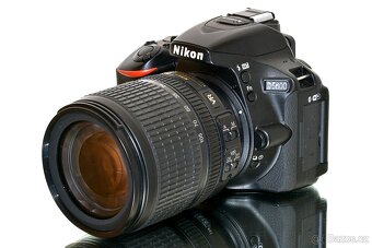 Nikon D5600 + Nikon 18-105mm TOP STAV - 3
